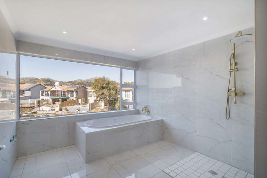 6 Bedroom Property for Sale in Eagles Landing North West